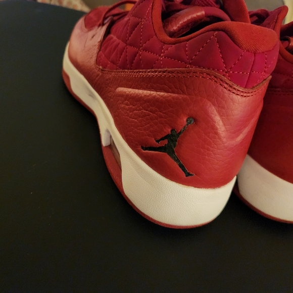 Red Mens Jordan's - Picture 4 of 6